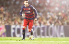 【中国体彩】马刺队官方社交媒体展示赛前球员入场时尚造型，引发球迷热烈讨论