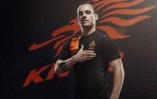 中国体彩网|半场战报，奥格斯堡两球领先勒沃库森，吉安努利斯传射建功，安东-卡德闪耀破门