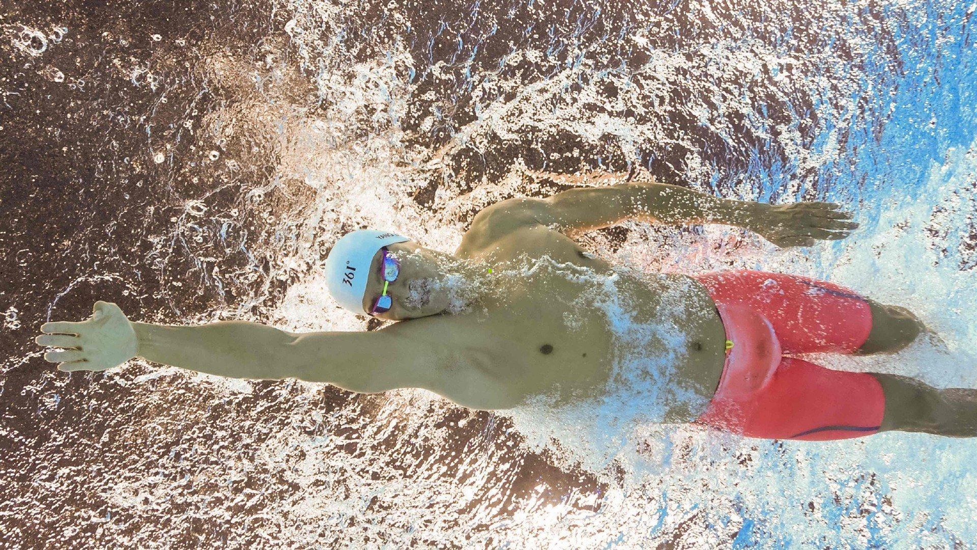 突发伤情!高准翼训练中崴脚受伤,将缺席今日关键集训